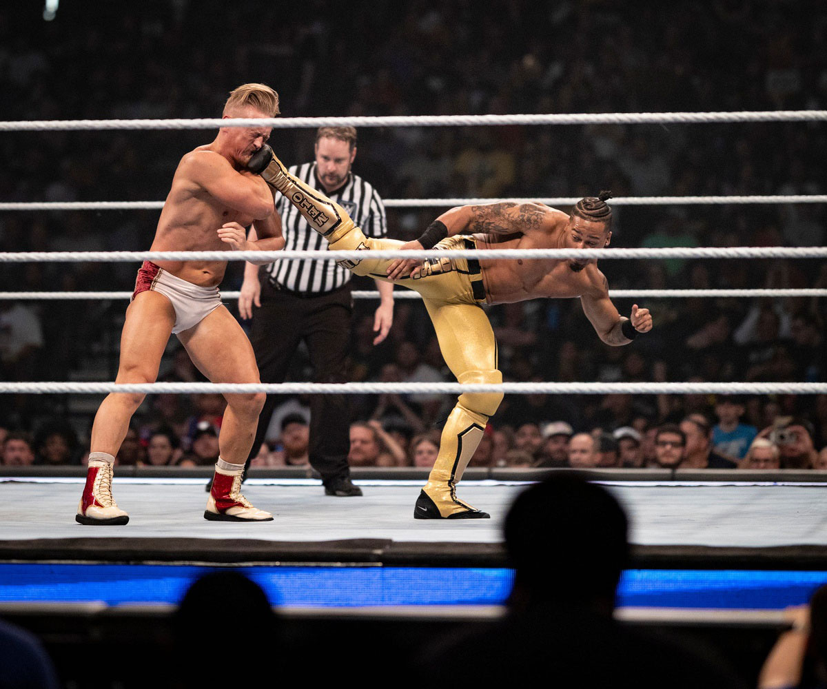 Ilja Gragunov facing Carmelo Hayes on an episode of SmackDown.
