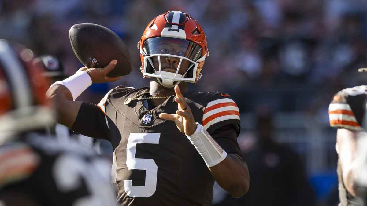 Cleveland Browns quarterback Jameis Winston (5) throws the ball during the fourth quarter against the Cincinnati Bengals