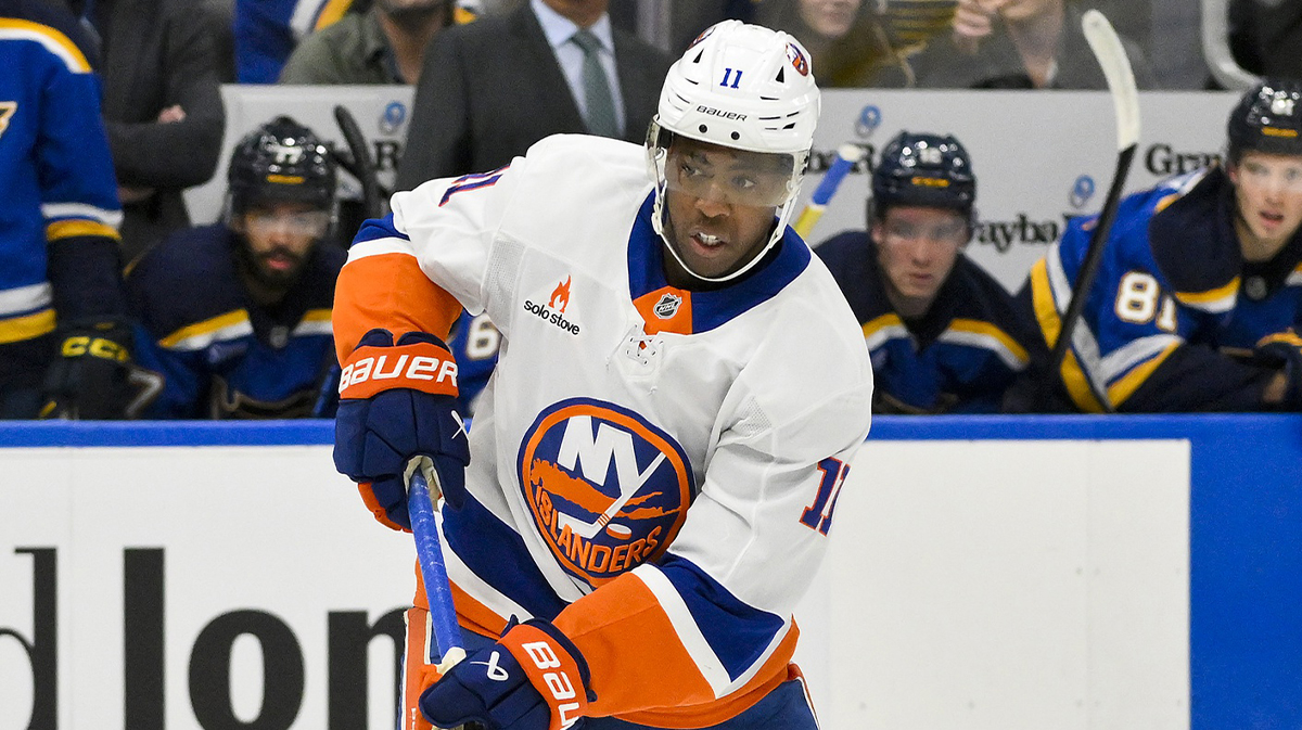 Islanders' Anthony Duclair Exits Canadiens Game With Scary Injury