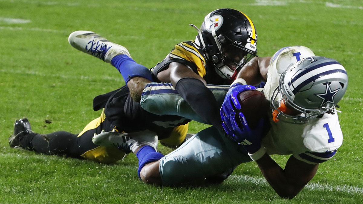 Dallas Cowboys wide receiver Jalen Tolbert (1) scores the game winning touchdown against Pittsburgh Steelers safety DeShon Elliott (25) during the fourth quarter at Acrisure Stadium. Dallas won 20-17.