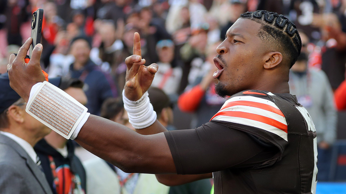 Cleveland Browns quarterback Jameis Winston (5) celebrates his first win as a starter after an NFL football game against the Baltimore Ravens at Huntington Bank Field, Sunday, Oct. 27, 2024, in Cleveland, Ohio.