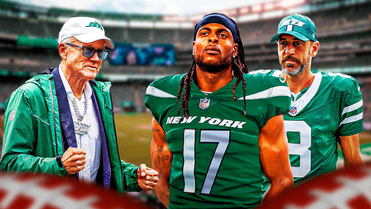 Jets owner Woody Johnson looking at Davante Adams and Aaron Rodgers.