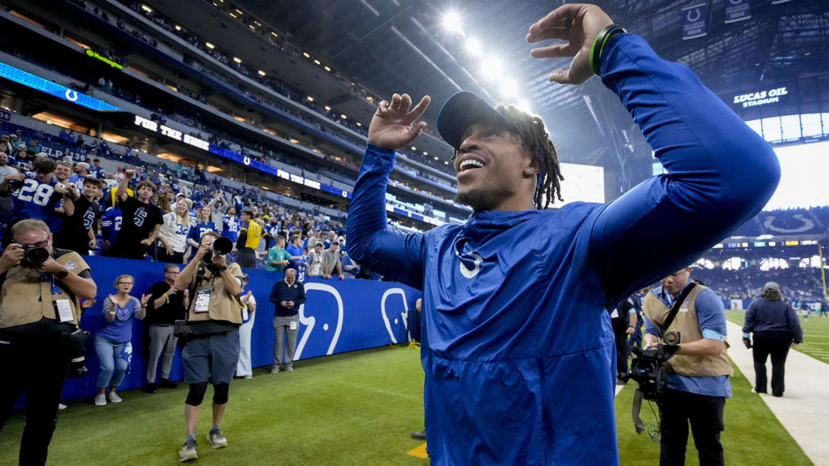 Indianapolis Colts running back Jonathan Taylor (28) leaves the field Sunday, Oct. 20, 2024, after defeating the Miami Dolphins at Lucas Oil Stadium.