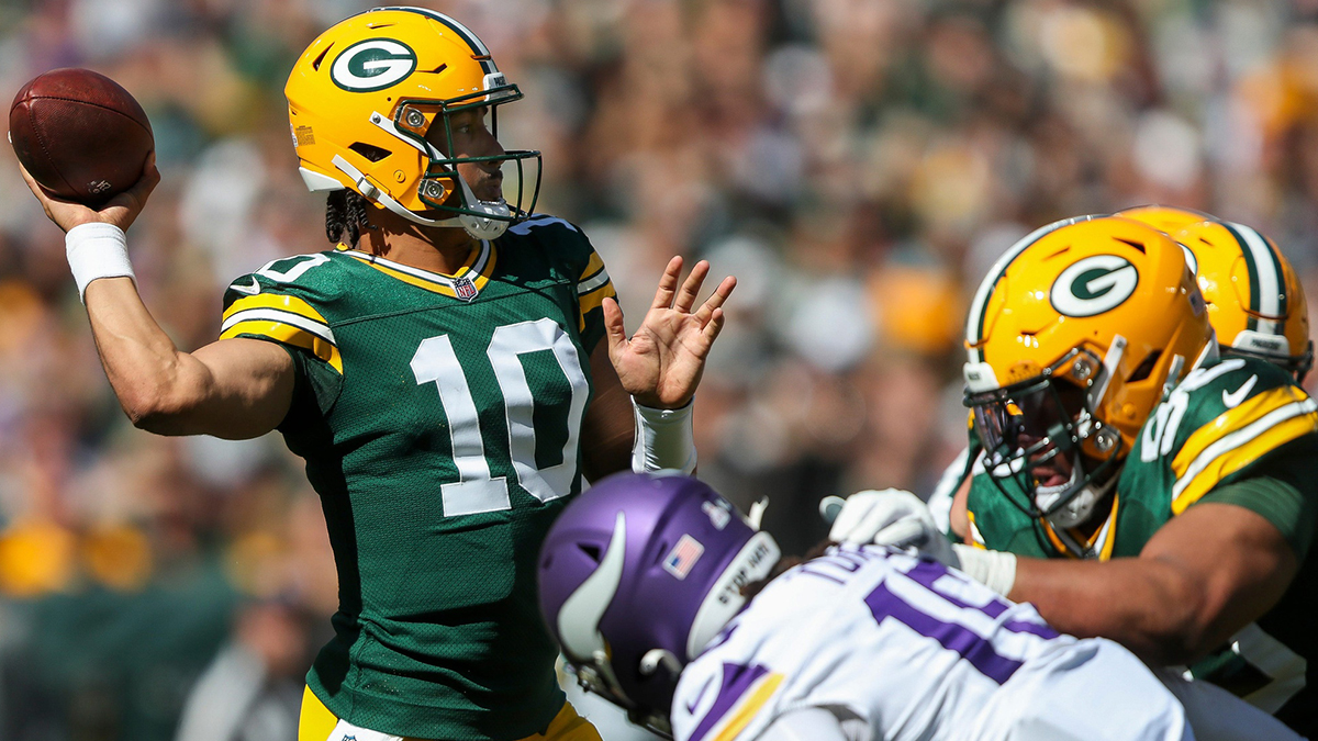 Green Bay Packers quarterback Jordan Love (10) passes the ball against the Minnesota Vikings on Sunday, September 29, 2024, at Lambeau Field in Green Bay, Wis. The Vikings won the game, 31-29.