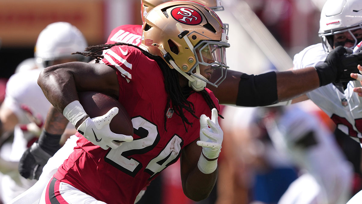 San Francisco 49ers running back Jordan Mason (24) carries the ball against the Arizona Cardinals during the second quarter at Levi's Stadium.