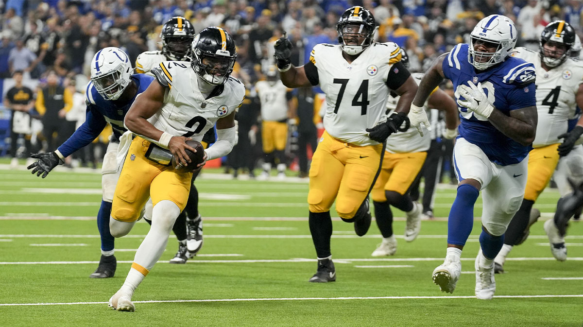 Pittsburgh Steelers quarterback Justin Fields (2) rushes for a touchdown Sunday, Sept. 29, 2024, during a game against the Indianapolis Colts at Lucas Oil Stadium in Indianapolis.