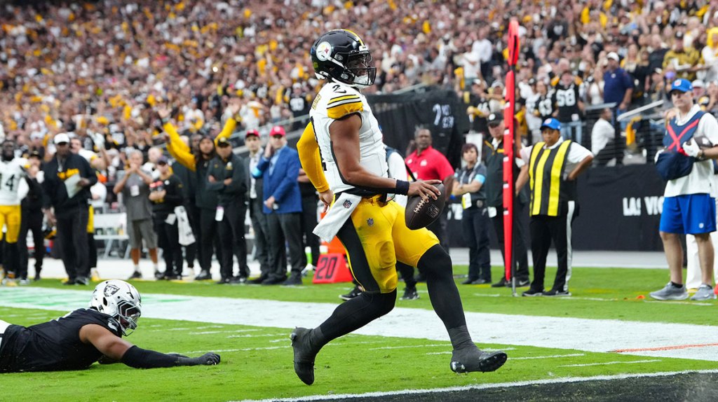 Pittsburgh Steelers quarterback Justin Fields (2) scores a rushing touchdown against the Las Vegas Raiders during the second quarter at Allegiant Stadium