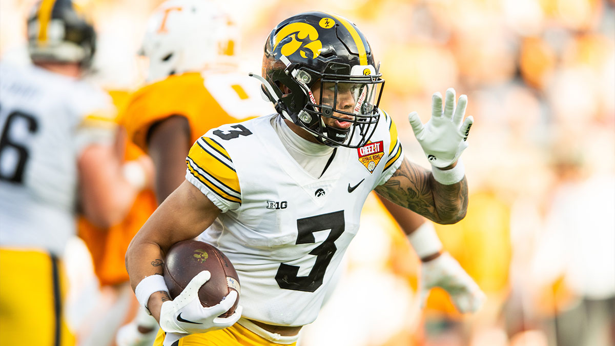 Former Ohio State star football recruit announces Iowa transfer after