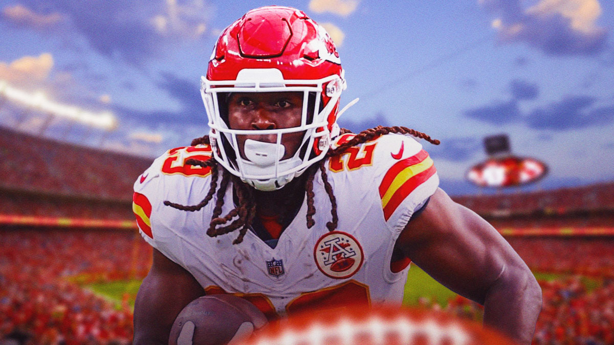 Kareem Hunt in a Kansas City Chiefs uniform as Hunt scored a touchdown for the first time since returning to the Chiefs.