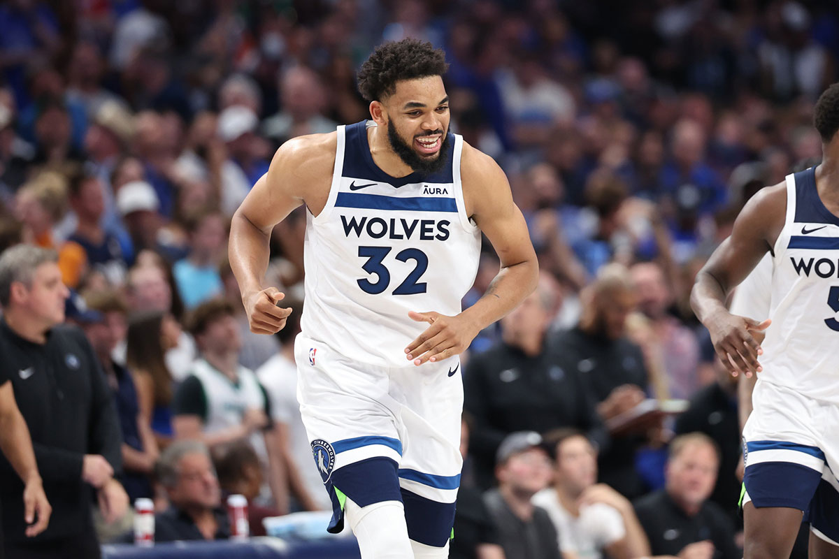 Karl-Anthony Towns Relives Draymond Green's Rudy Gobert Chokehold