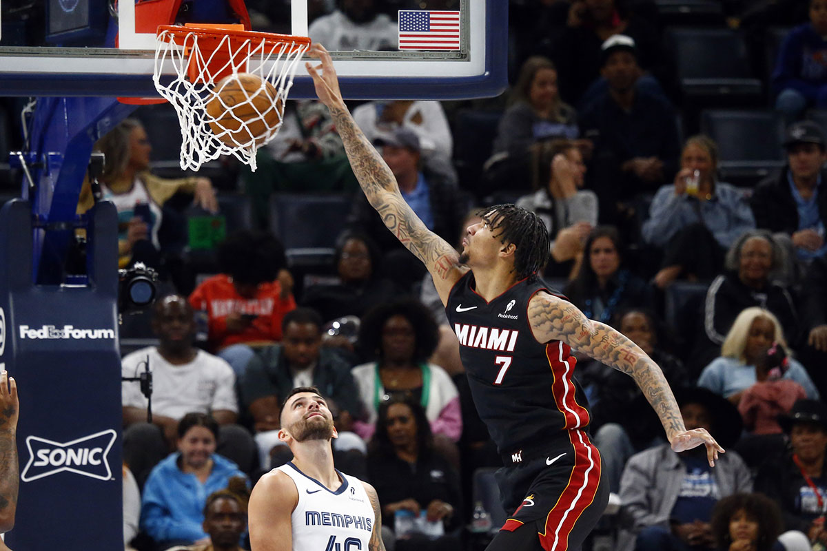 Miami Heat center Kel'el Ware (7) dunks during the second half against the Memphis Grizzlies at FedExForum.