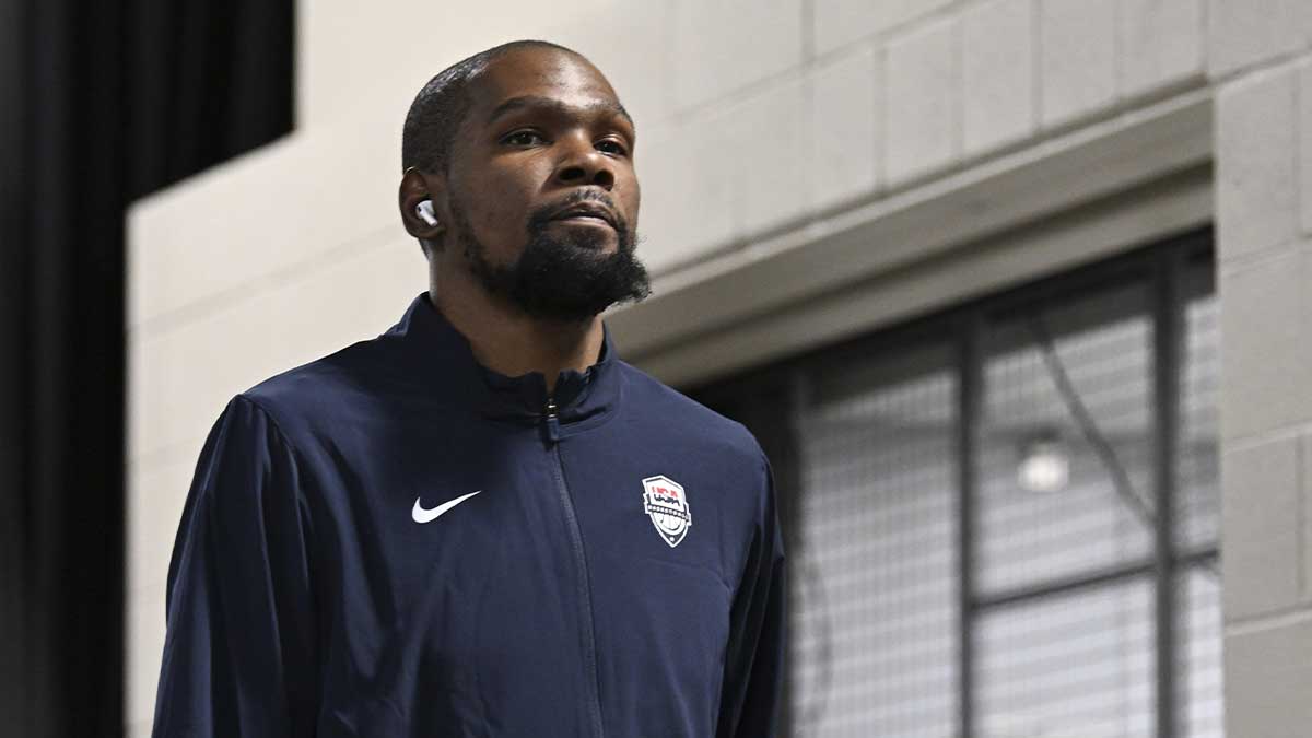 USA forward Kevin Durant (7) arrives for a game against Canada for the USA Basketball Showcase at T-Mobile Arena.