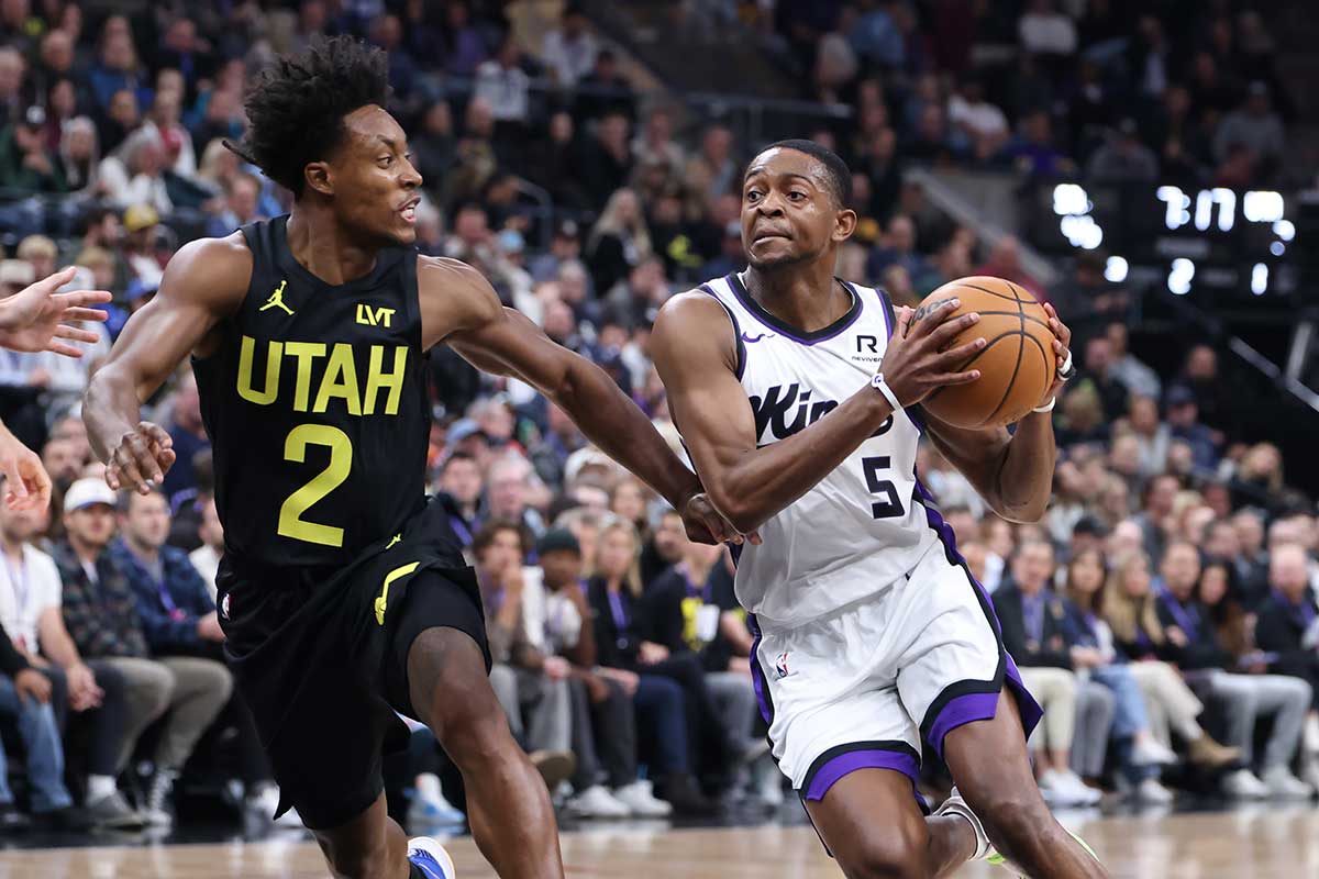 Kings guard De'Aaron Fox (5) drives against Utah Jazz guard Collin Sexton (2) during the second quarter at Delta Center