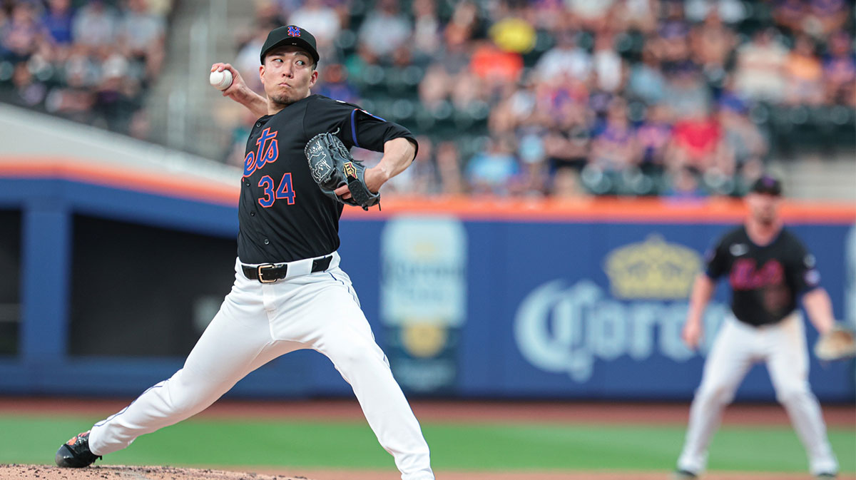 New York Mets starting pitcher Kodai Senga (34) delivers a pitch during the second inning against the Atlanta Braves at Citi Field.