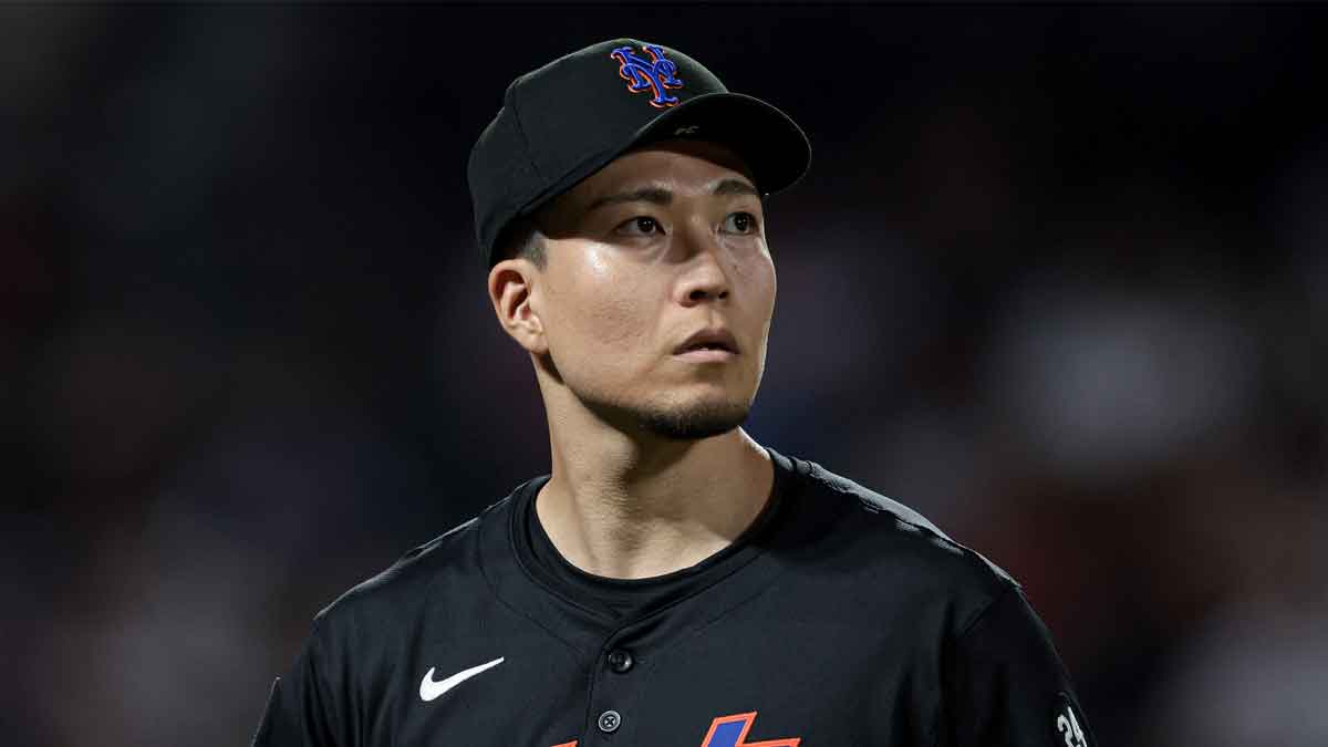 New York Mets starting pitcher Kodai Senga (34) looks back at the main scoreboard during the fourth inning against the Atlanta Braves at Citi Field.