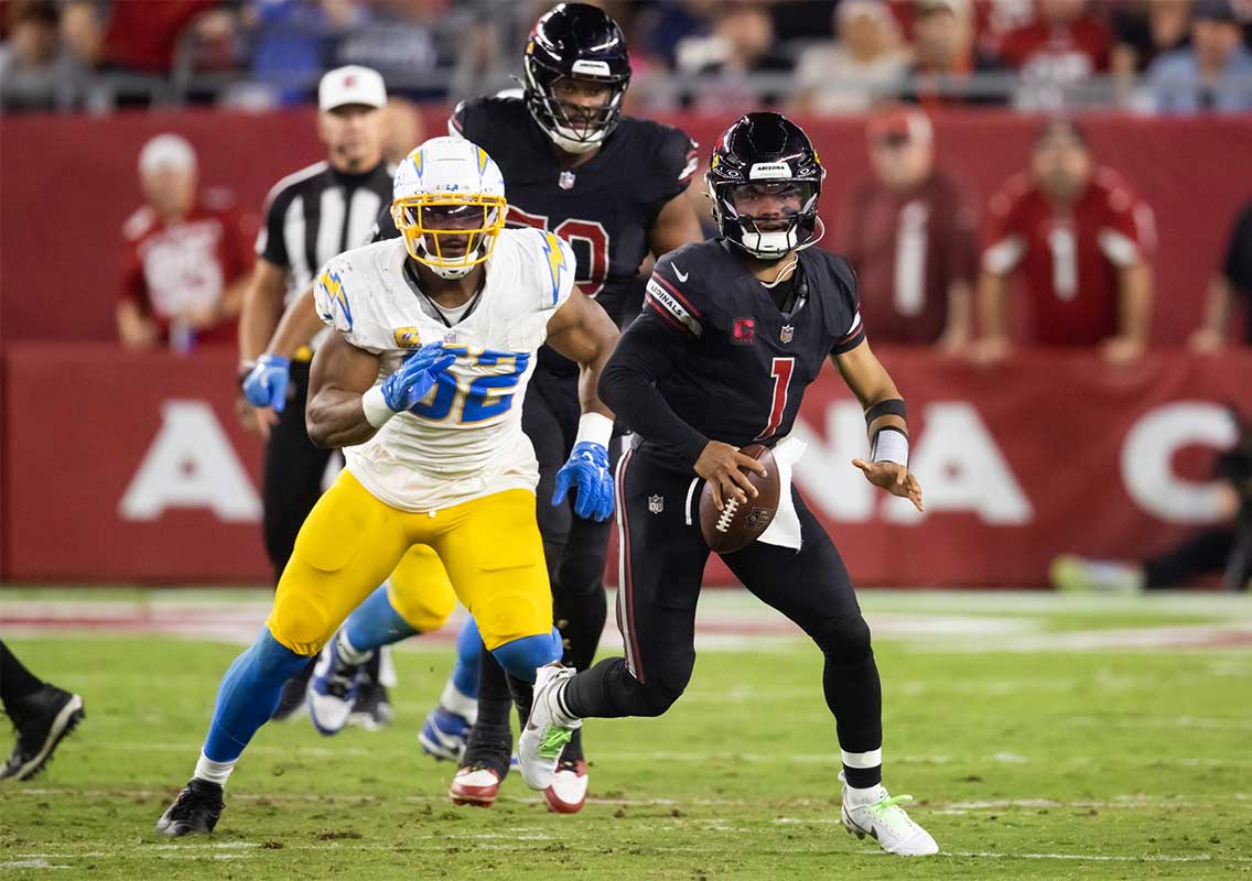 Arizona Cardinals quarterback Kyler Murray (1) against Los Angeles Chargers linebacker Khalil Mack (52) at State Farm Stadium.