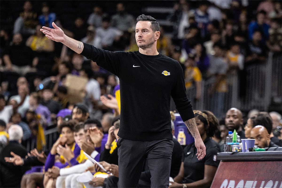 Los Angeles Lakers head coach JJ Redick reacts against the Phoenix Suns during the second half at Acrisure Arena. 