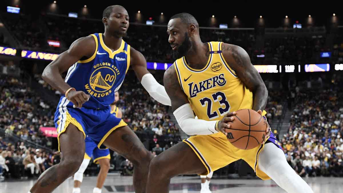 Golden State Warriors forward Jonathan Kuminga (00) defends against Los Angeles Lakers forward LeBron James (23) during the third quarter of their preseason game at T-Mobile Arena. 