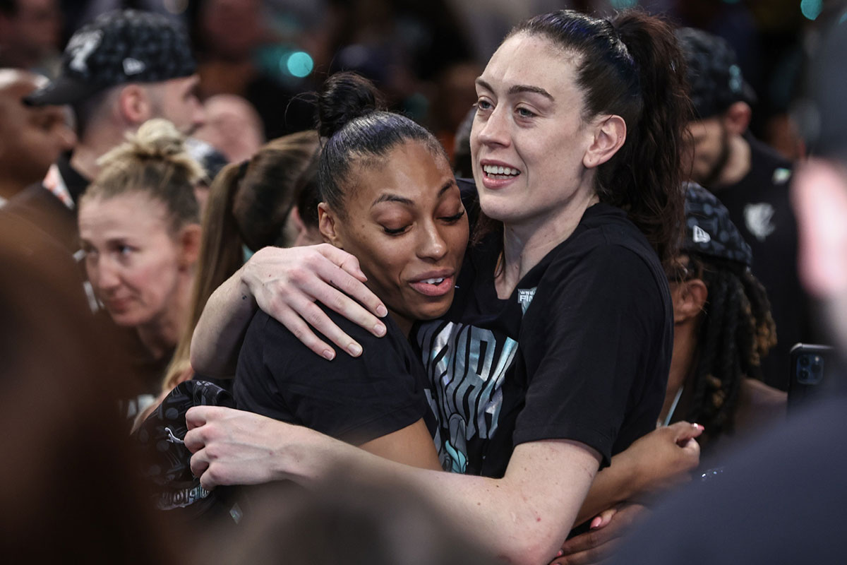 Liberty forwards Betnijah Laney-Hamilton (44) and Breanna Stewart (30) celebrate after winning the 2024 WNBA Finals at Barclays Center
