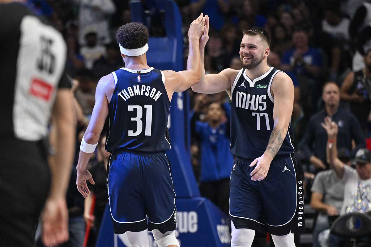 Mavericks guard Klay Thompson (31) and guard Luka Doncic (77) celebrate during the second half against the San Antonio Spurs at the American Airlines Center