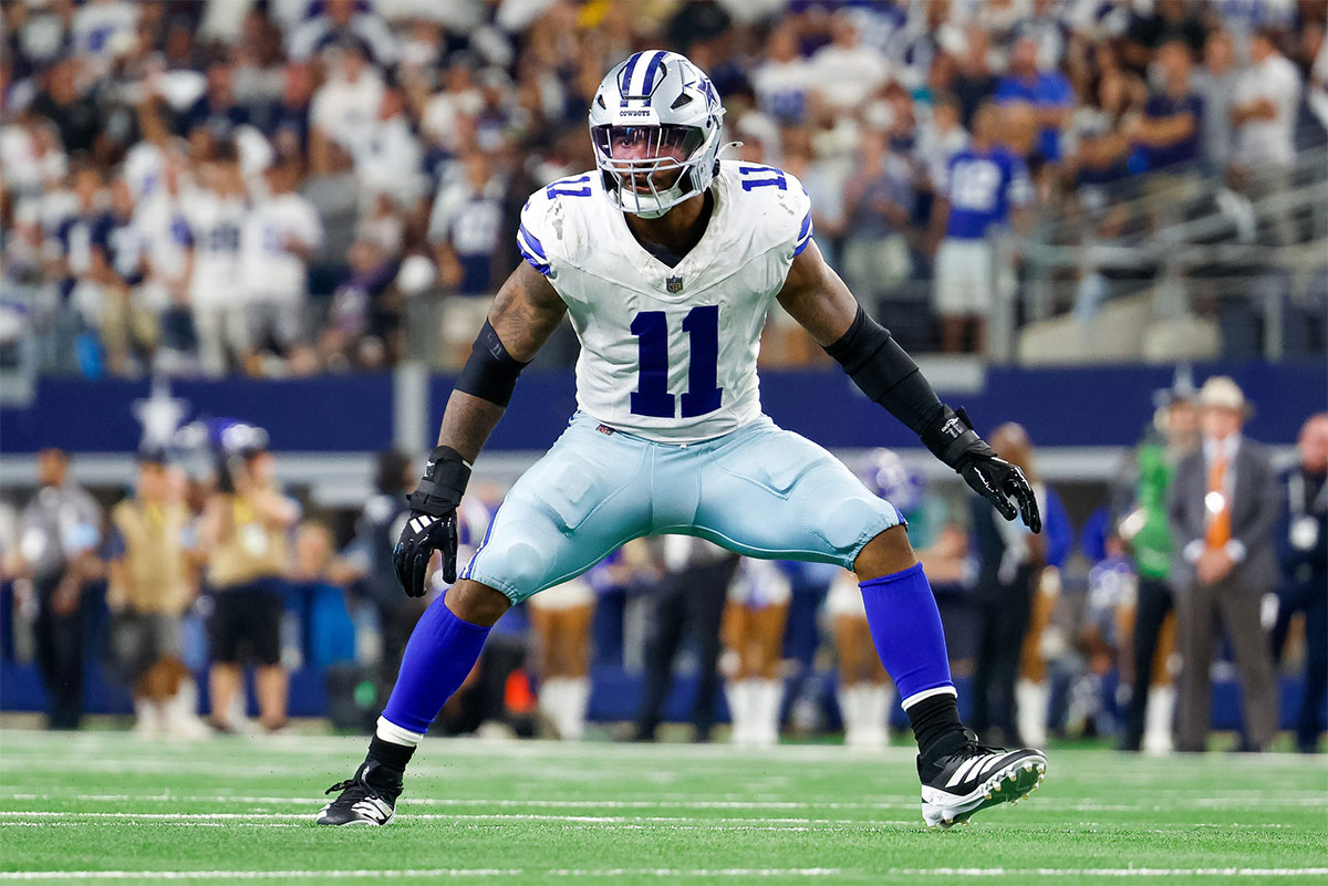 Dallas Cowboys linebacker Micah Parsons (11) returns to coverage during the fourth quarter against the Baltimore Ravens at AT&T Stadium. 