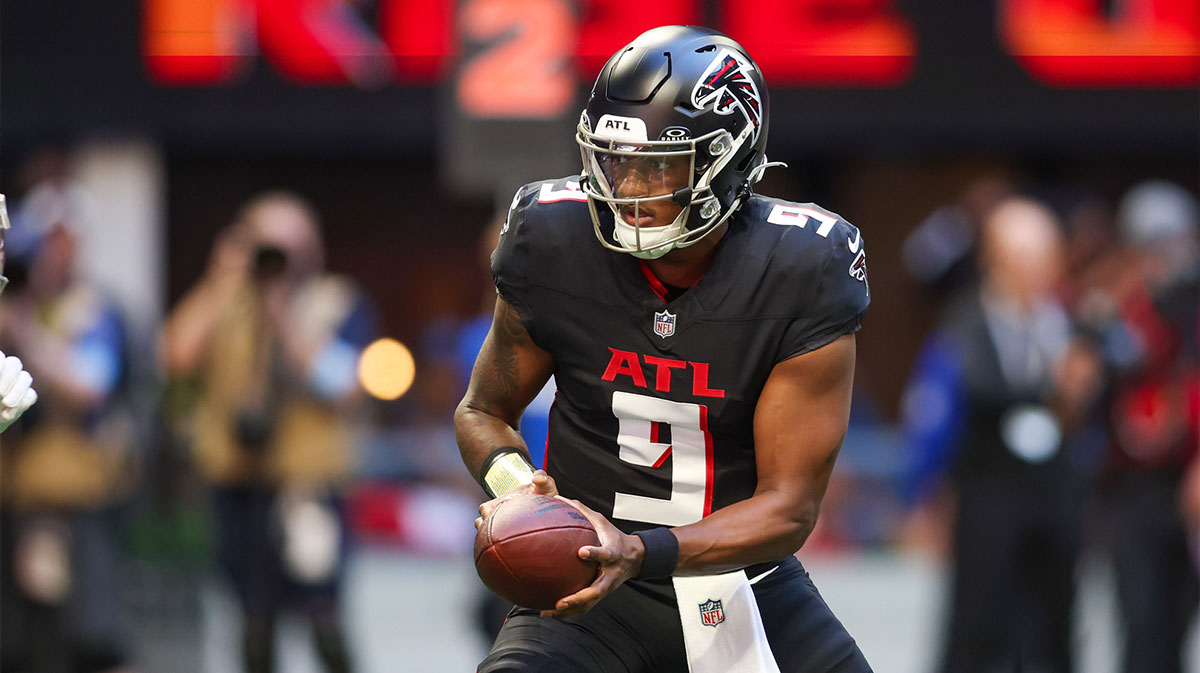 Michael Penix-Jr. Falcons hand-off