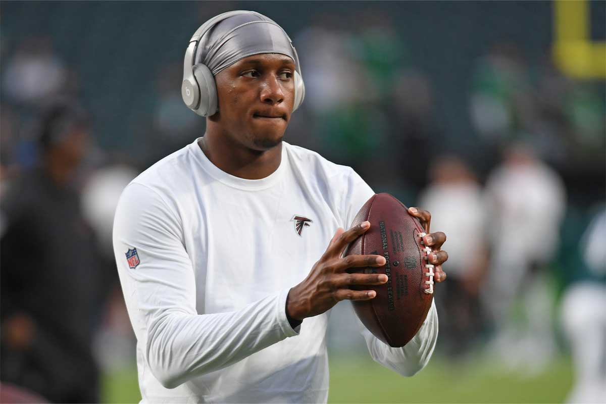 Atlanta Falcons quarterback Michael Penix Jr. (9) during pre-game warms against the Philadelphia Eagles at Lincoln Financial Field.