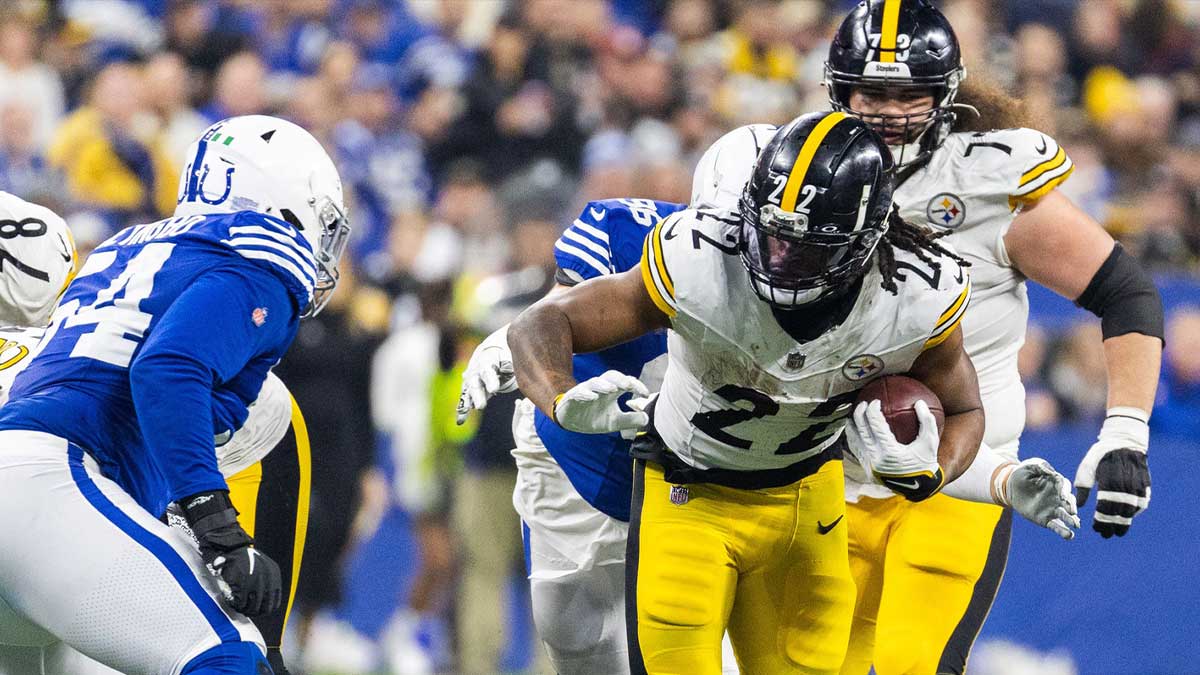 Pittsburgh Steelers running back Najee Harris (22) runs the ball while Indianapolis Colts linebacker Zaire Franklin (44) defends in the second half at Lucas Oil Stadium.