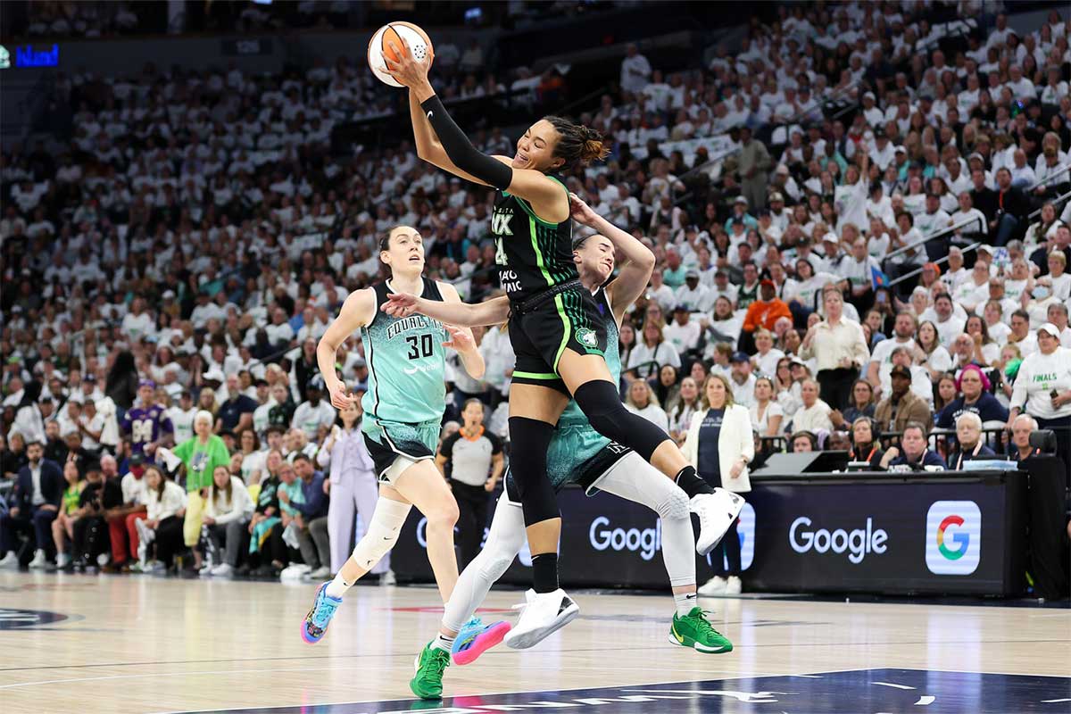 Napheesa Collier gives Sabrina Ionescu credit for game-winning shot