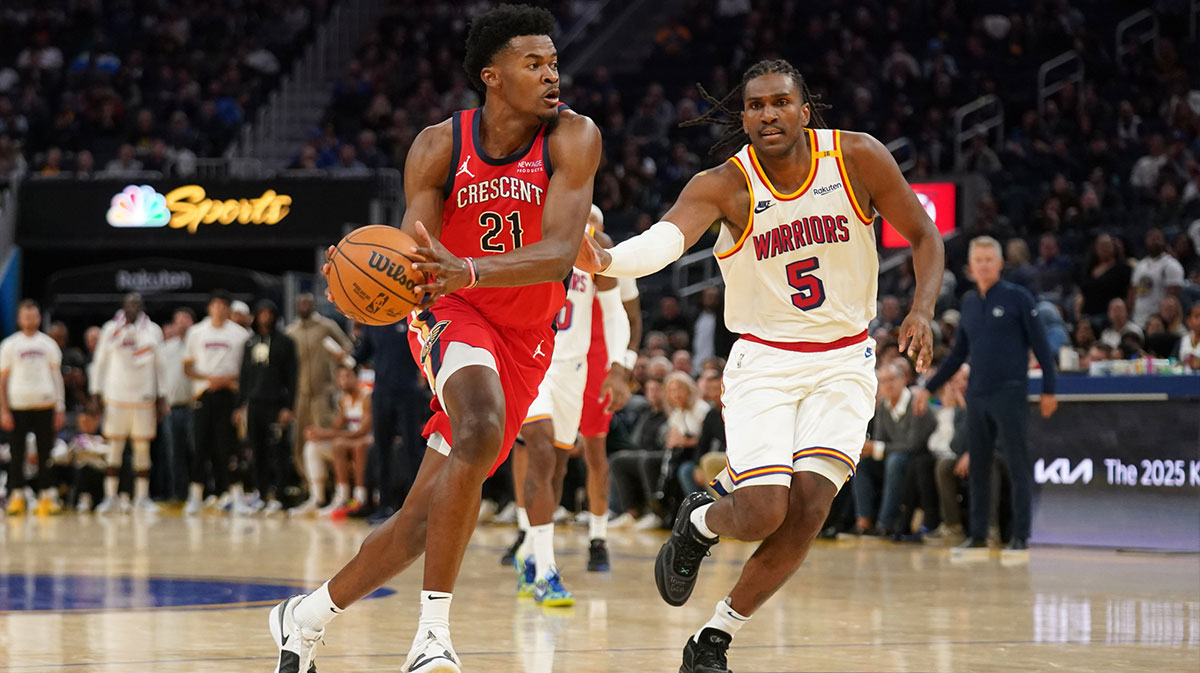 New Orleans Pelicans center Yves Missi (21) drives past Golden State Warriors forward Kevon Looney (5) in the fourth quarter at the Chase Center.