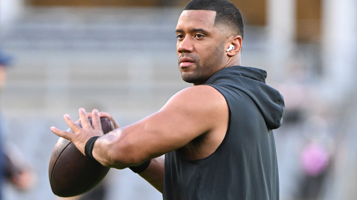 Pittsburgh Steelers quarterback Russell Wilson (3) works out before a game against the Dallas Cowboys at Acrisure Stadium.
