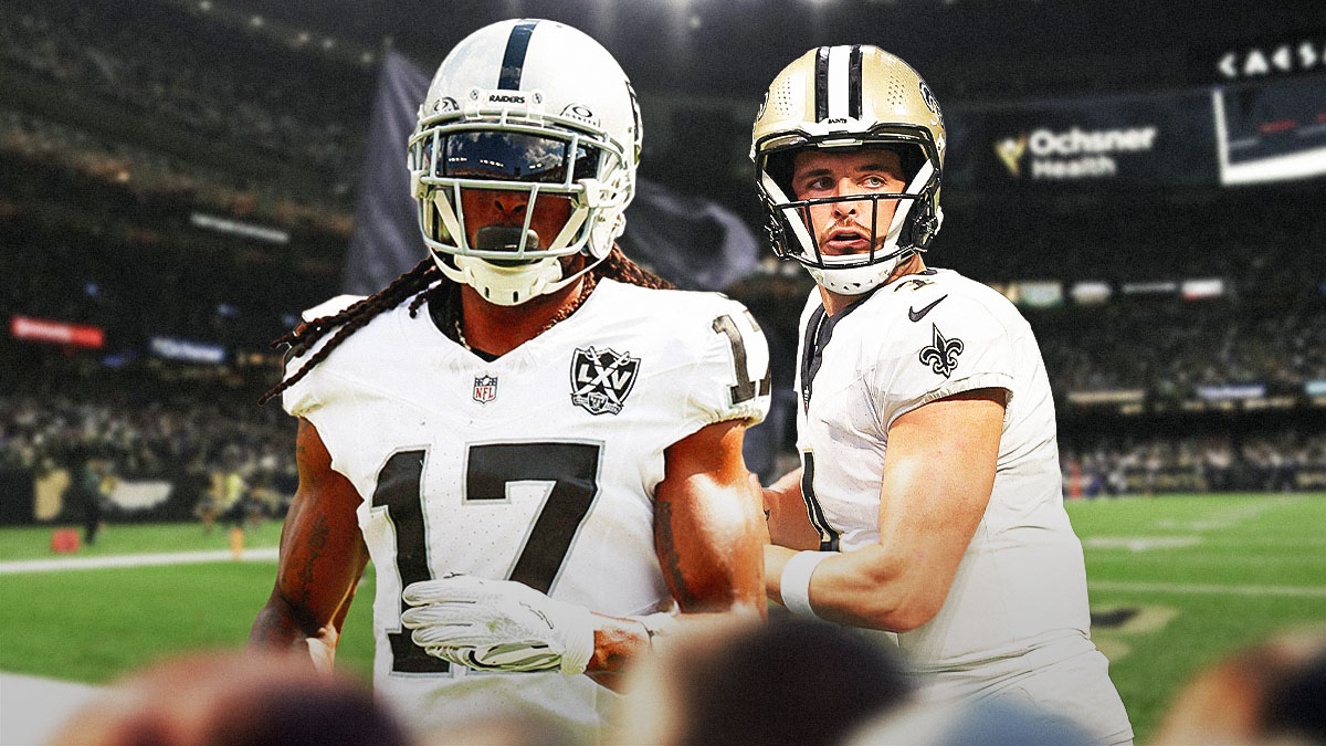 Davante Adams next to Derek Carr in front of the Saints Stadium