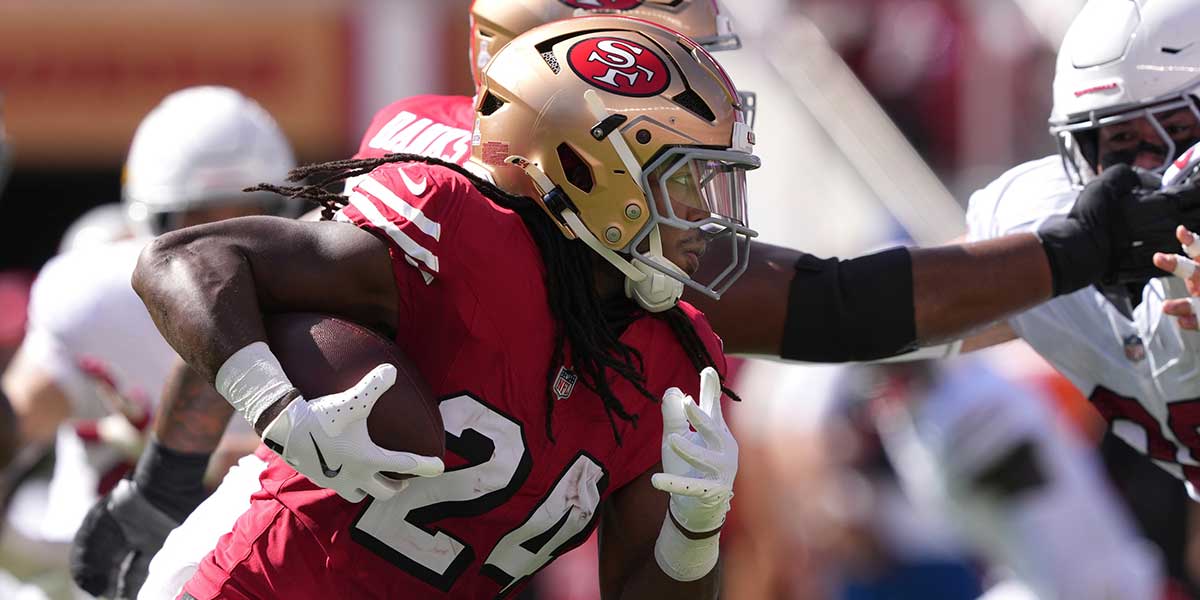 San Francisco 49ers running back Jordan Mason (24) carries the ball against the Arizona Cardinals during the second quarter at Levi's Stadium.