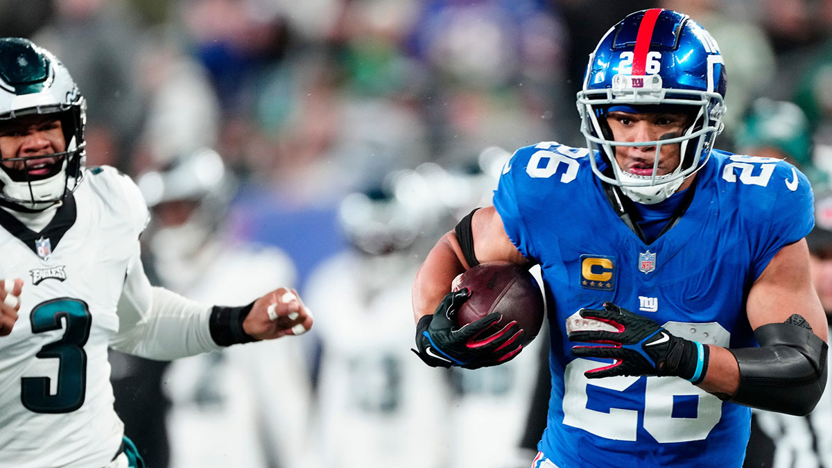 New York Giants running back Saquon Barkley (26) heads to the goal line in the second quarter past Philadelphia Eagles linebacker Nolan Smith (3), Sunday, January 7, 2024.