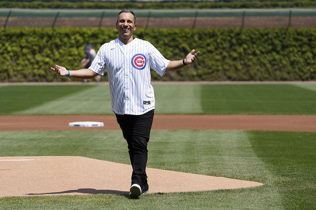 Sebastian Maniscalco throwing out the first pitch at a Chicago Cubs game on May 7, 2023.