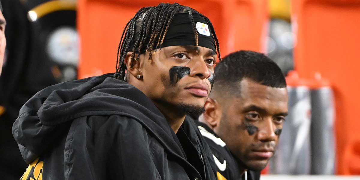 Pittsburgh Steelers quarterbacks Justin Fields (2) and Russell Wilson (3) watch the action against the New York Jets during the fourth quarter at Acrisure Stadium