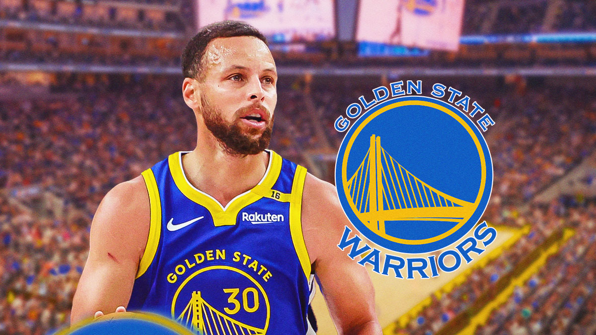 Warriors' Stephen Curry looks at Blazers reporter before game