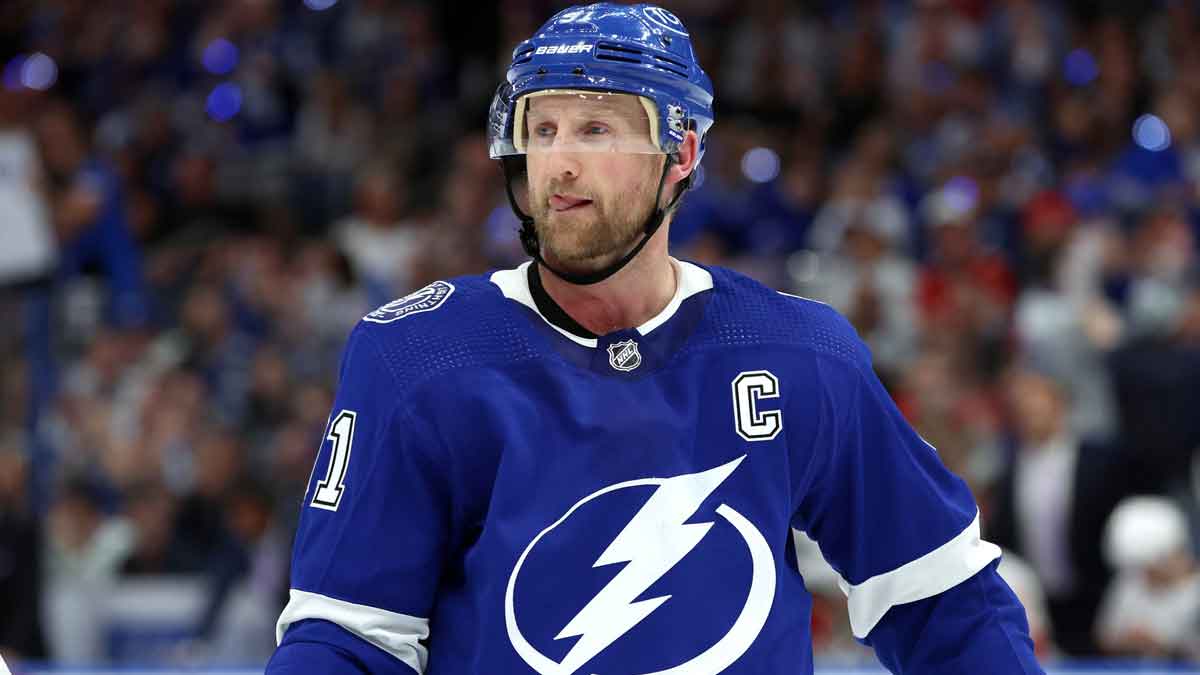 Tampa Bay Lightning center Steven Stamkos (91) plays against the Florida Panthers during the third period in Game 4 of the first round of the 2024 Stanley Cup playoffs at Amalie Arena.