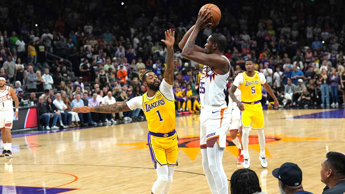 Suns forward Kevin Durant (35) shoots over Los Angeles Lakers guard D'Angelo Russell (1) during the first half at Footprint Center