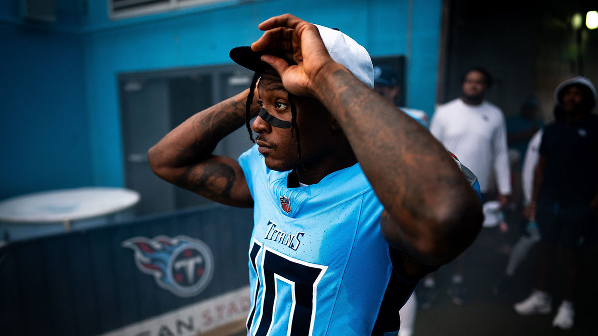 Tennessee Titans wide receiver DeAndre Hopkins (10) heads to the field before a game against the Green Bay Packers at Nissan Stadium in Nashville, Tenn., Sunday, Sept. 22, 2024.