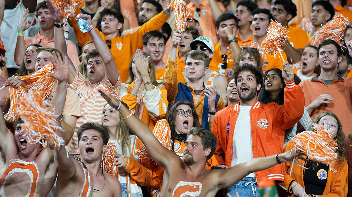 Tennessee football's fans and fake crowd noise at Neyland Stadium