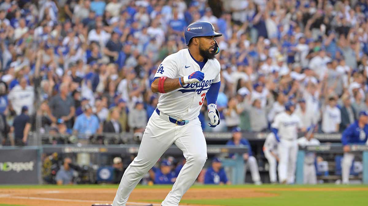 Teoscar Hernandez Dodgers NLCS running bases