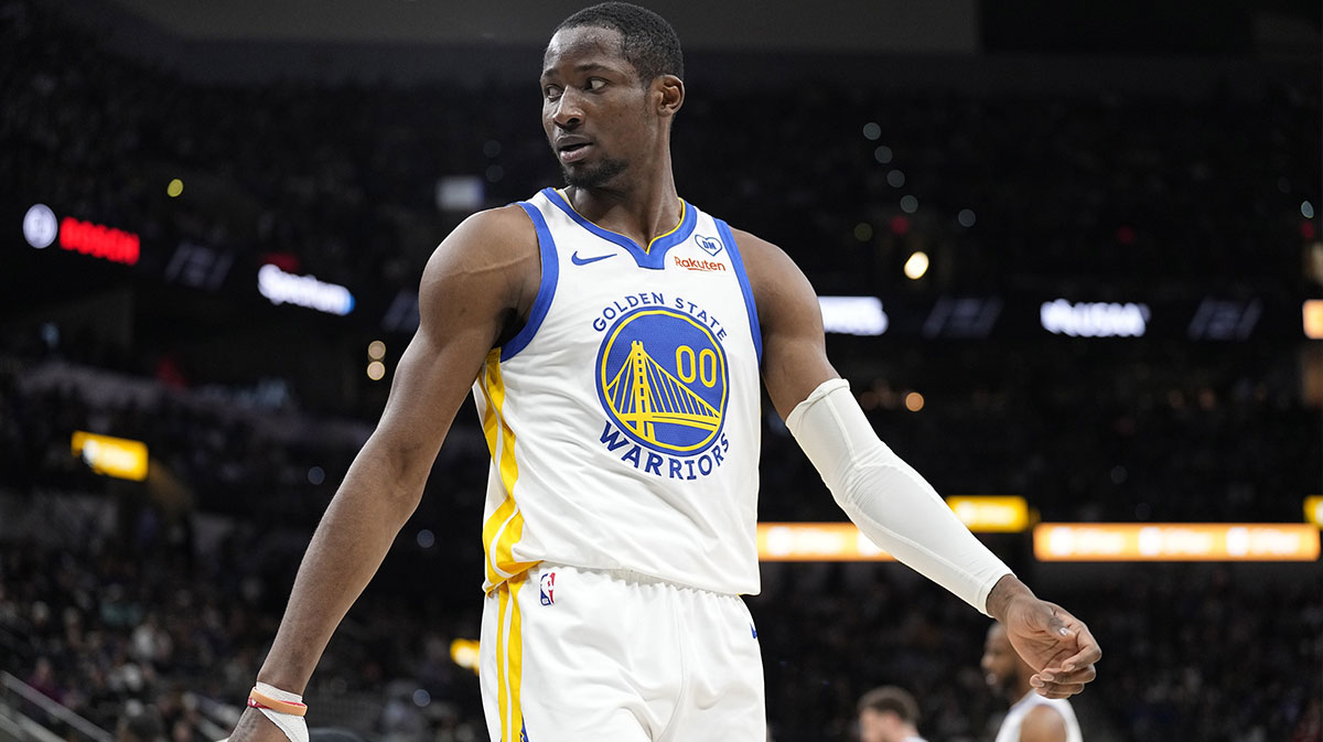 Golden State Warriors forward Jonathan Kuminga (00) reacts to a call by an official during the first half against the San Antonio Spurs at Frost Bank Center