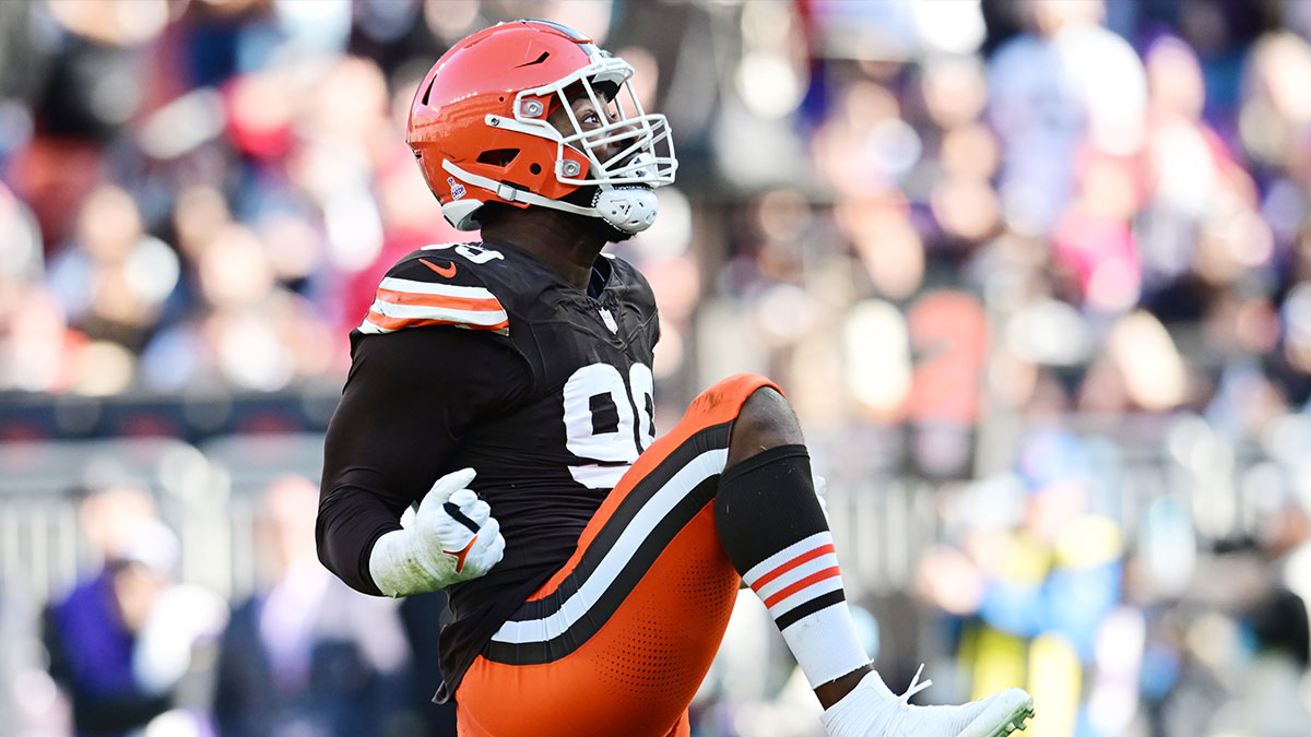 Cleveland Browns defensive end Za'Darius Smith (99) celebrates after sacking Baltimore Ravens quarterback Lamar Jackson (8) during the second half at Huntington Bank Field. 