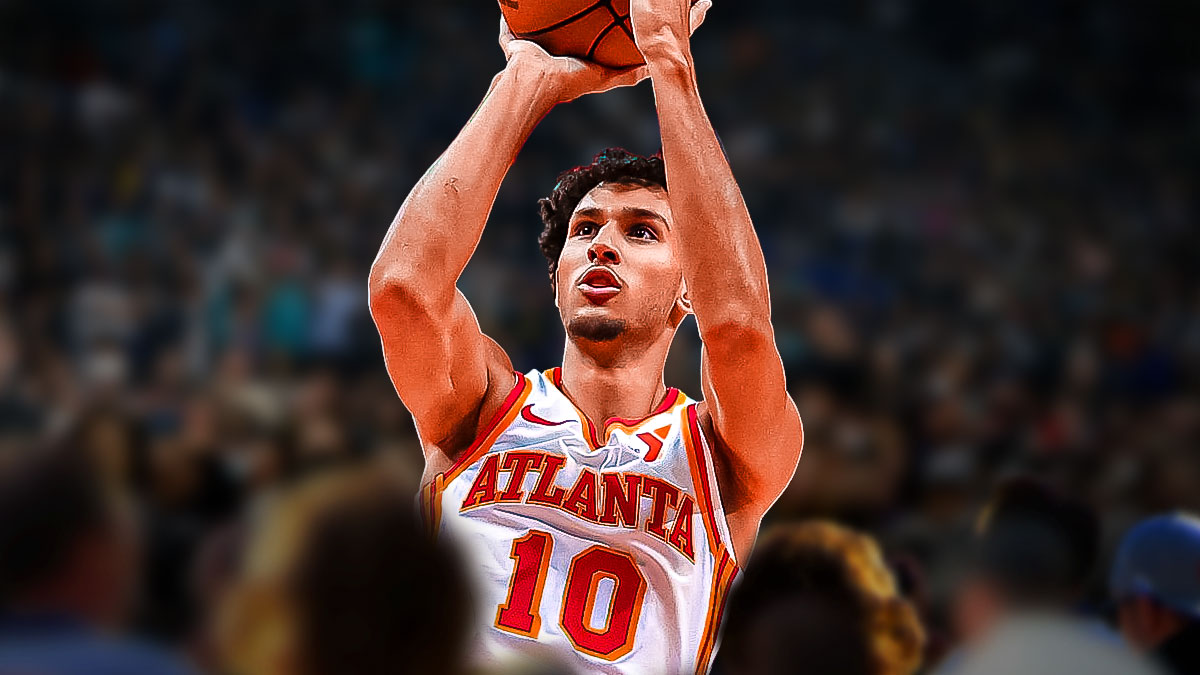 Zaccharie Risacher in a Hawks jersey shooting.
