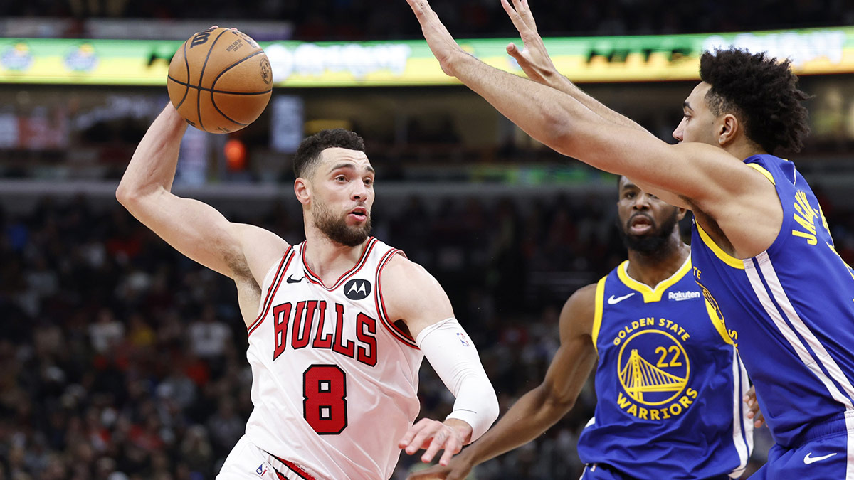 Chicago Bulls guard Zach LaVine (8) drives against Golden State Warriors forward Trayce Jackson-Davis (32) during the second half at United Center.