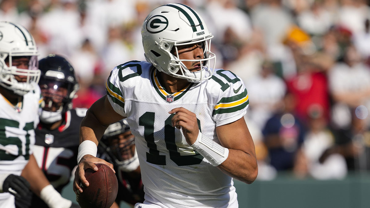 Green Bay Packers quarterback Jordan Love (10) looks to throw a pass during the fourth quarter against the Houston Texans at Lambeau Field. 