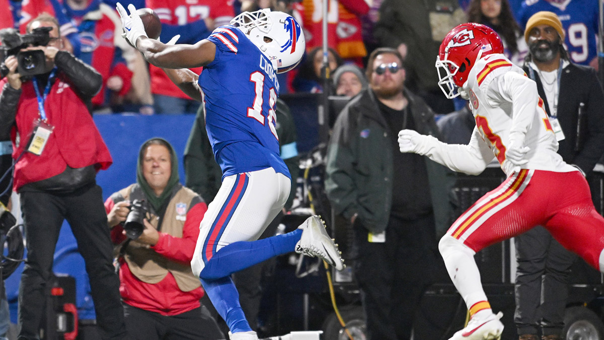 Buffalo Bills wide receiver Amari Cooper (18) makes a catch with Kansas City Chiefs safety Nazeeh Johnson (13) in pursuit in the second quarter at Highmark Stadium.