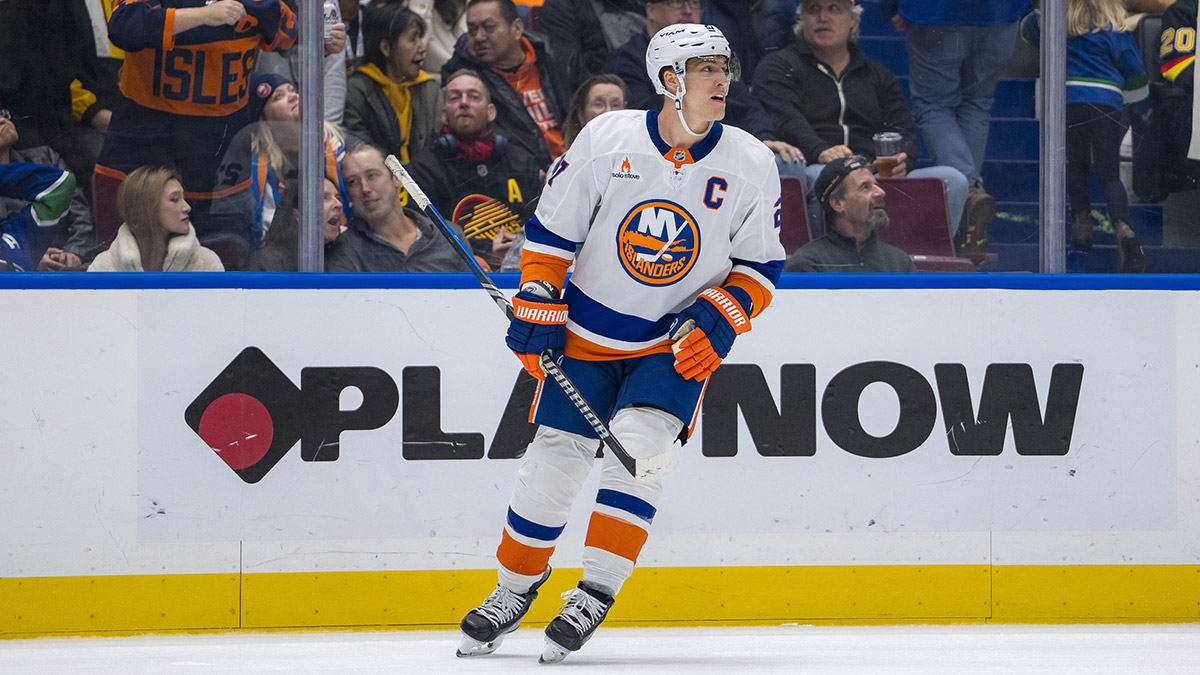 New York Islanders forward Anders Lee (27) celebrates scoring a goal against the Vancouver Canucks in the third period at Rogers Arena.