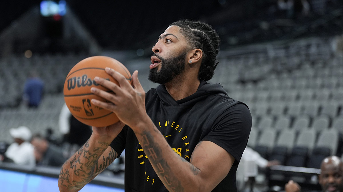 Los Angeles Lakers forward Anthony Davis (3) before the game against the San Antonio Spurs at Frost Bank Center.